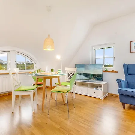 Appartement Die Grosse Gruene Burtevitz
