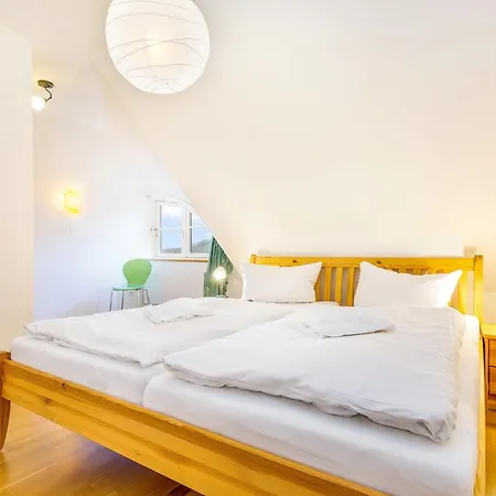 Appartement Die Grosse Gruene Burtevitz